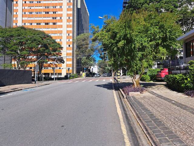 Terreno para Venda em Curitiba - 4