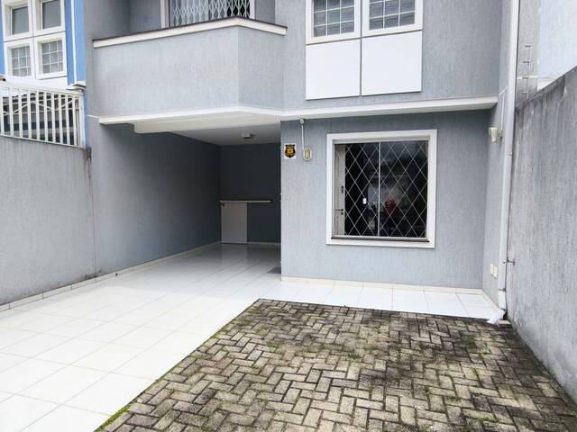 Sobrado para Venda em Curitiba - 2